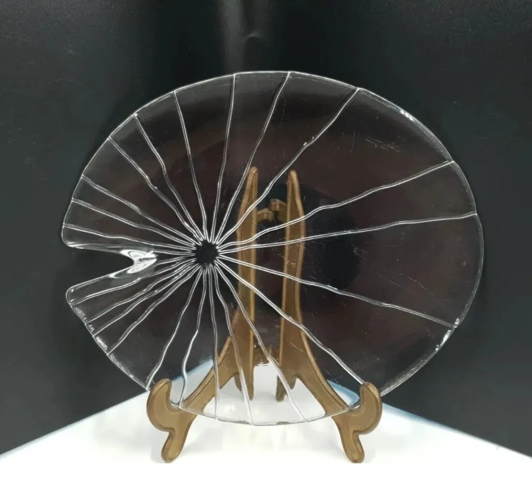 Art Glass Serving Platters x 2 with Sunburst Pattern & cut out thumb hole - Image 3