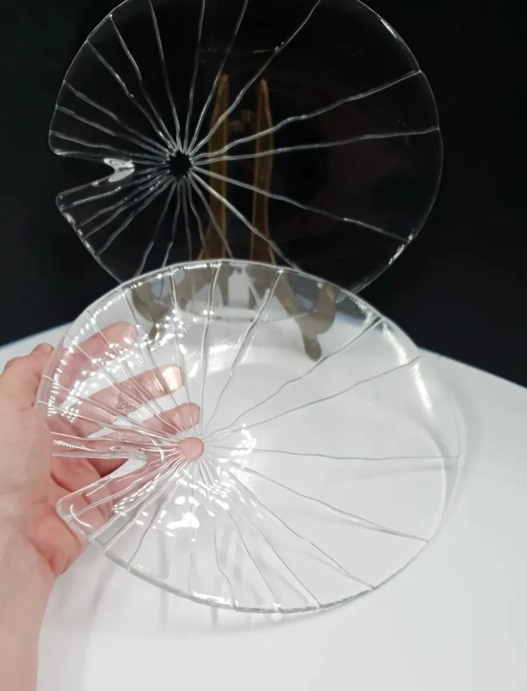 Art Glass Serving Platters x 2 with Sunburst Pattern & cut out thumb hole - Image 2