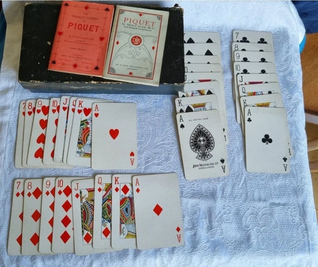 Antique Piquet Set in Leather Covered Box - Image 6