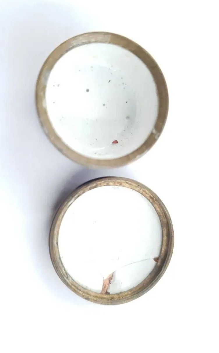 Miniature Antique Enamel Pill Box ' A Friend's Gift ' Blue Bilston - Image 4