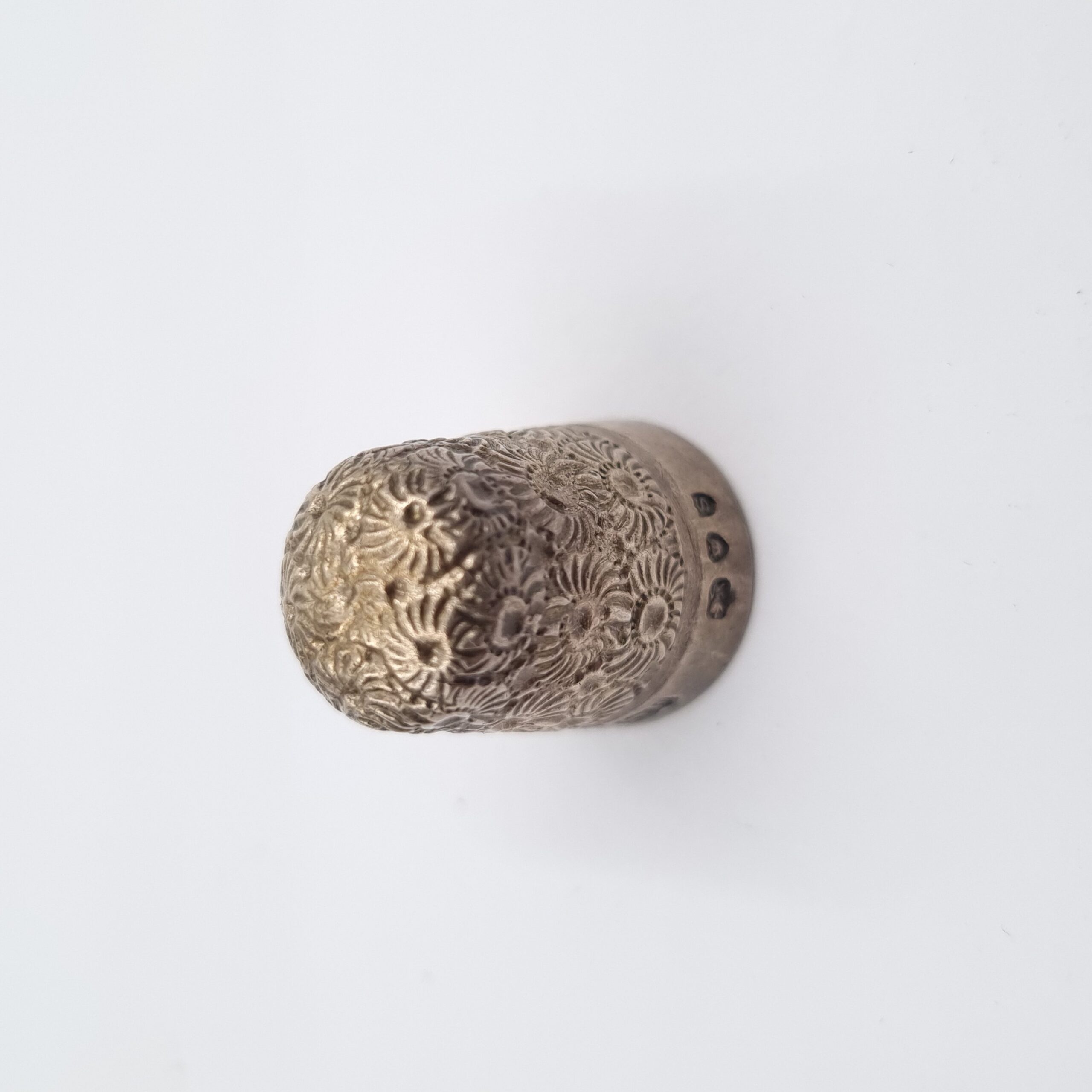 Antique Silver thimble with Daisy Pattern London 1893 - Image 4