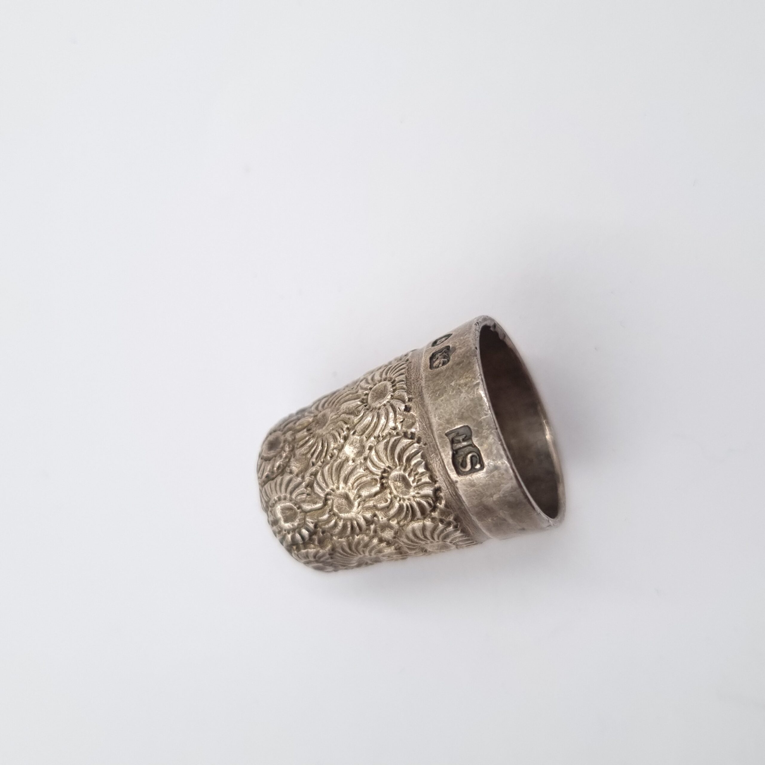 Antique Silver thimble with Daisy Pattern London 1893 - Image 3