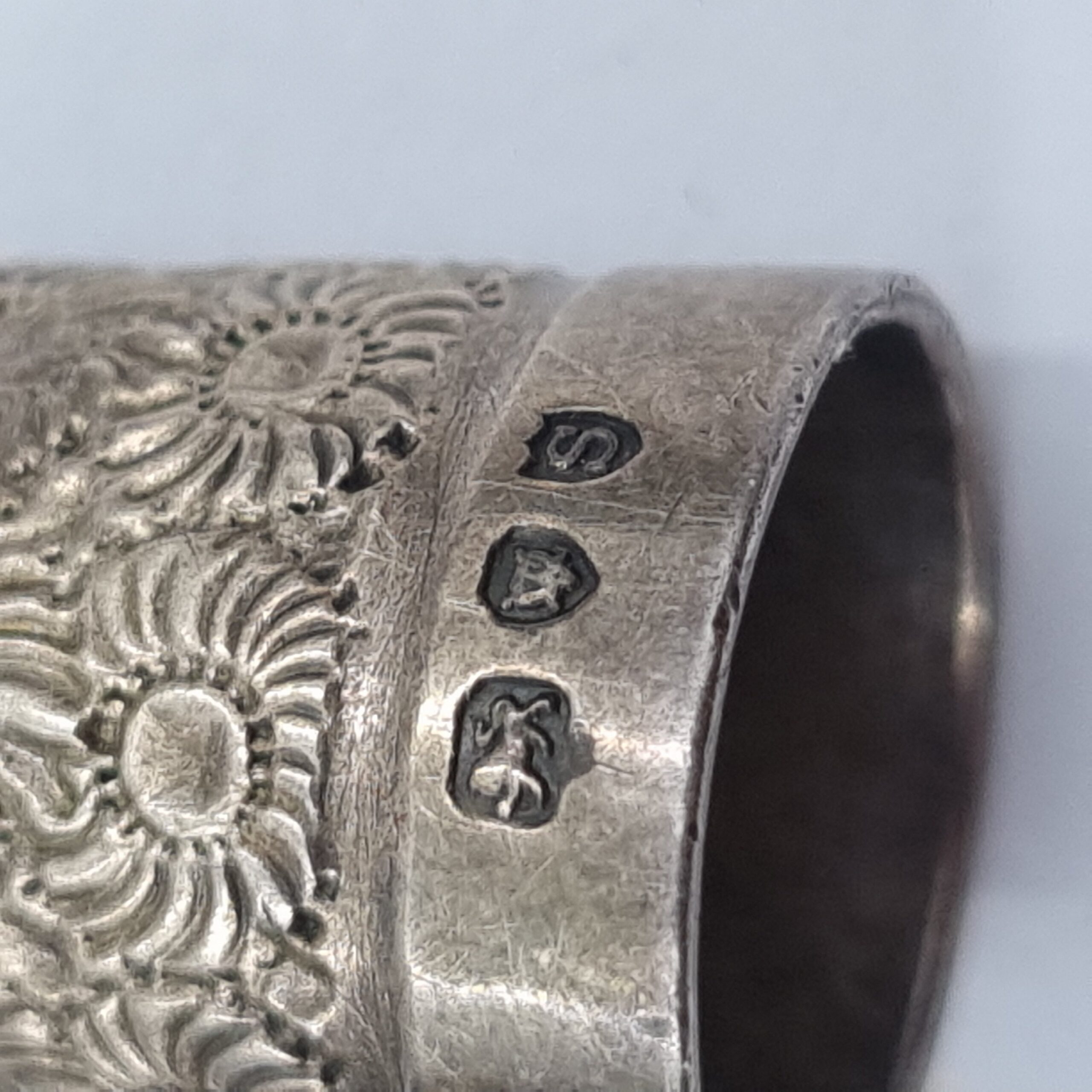 Antique Silver thimble with Daisy Pattern London 1893 - Image 2