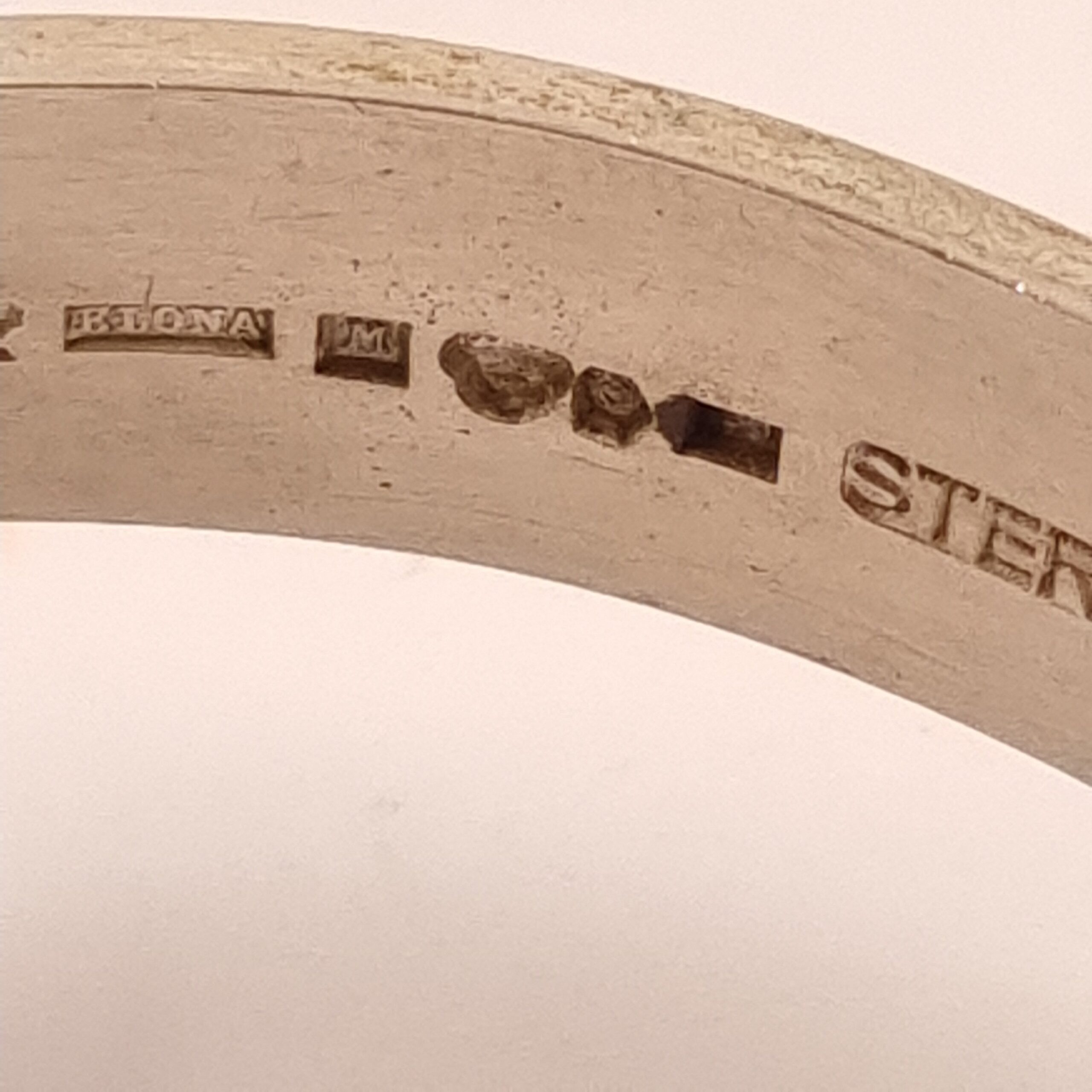 Elon Arenhill Bangle: Sterling Silver Hallmarked 1957 Malmo Sweden. Modernist Design - Image 3