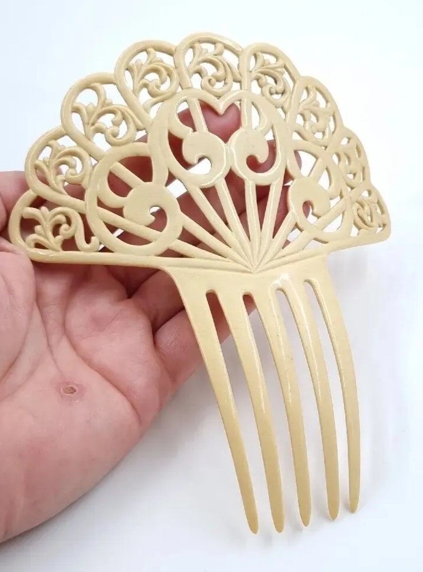 Vintage Mantilla Hair Comb in Cream Ivorine Celluloid of a Large Size c 1930s - Image 3