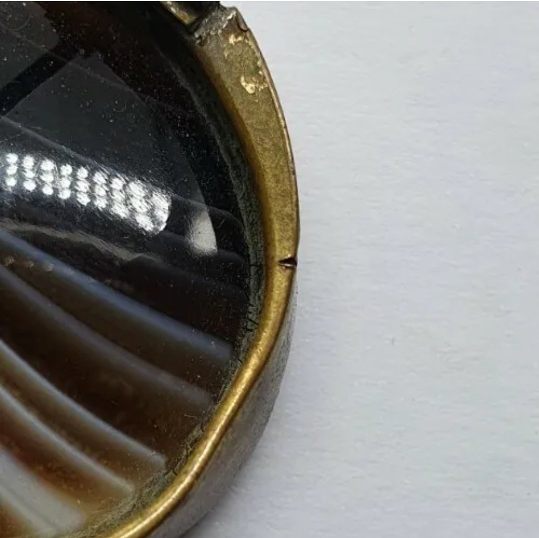 Victorian Banded Agate Brooch in Brass Mount. - Image 2