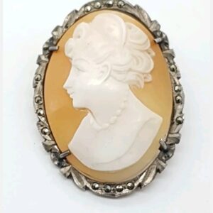 Vintage Cameo Pendant Brooch