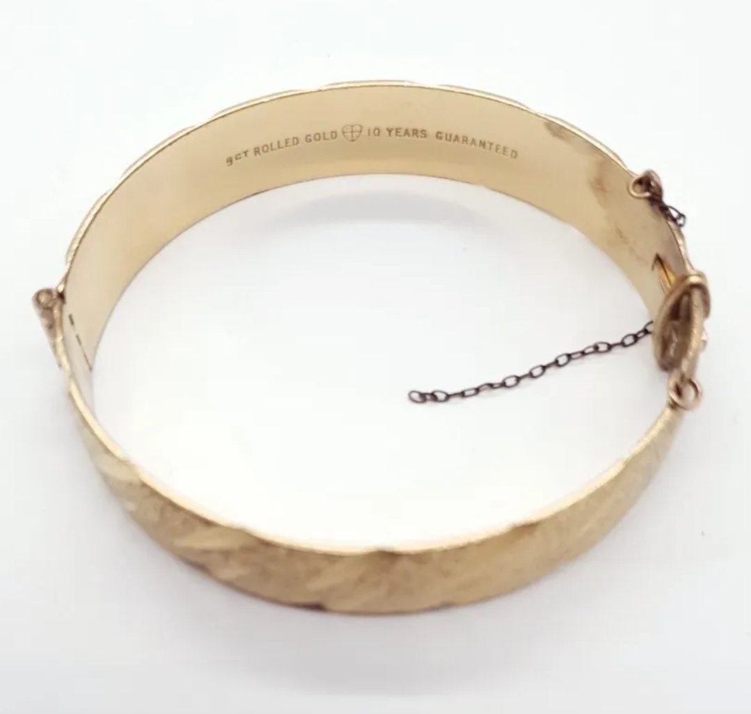 Mid Century Bangle 9ct Rolled Gold Bangle With Textured Cut Design & Box - Image 2