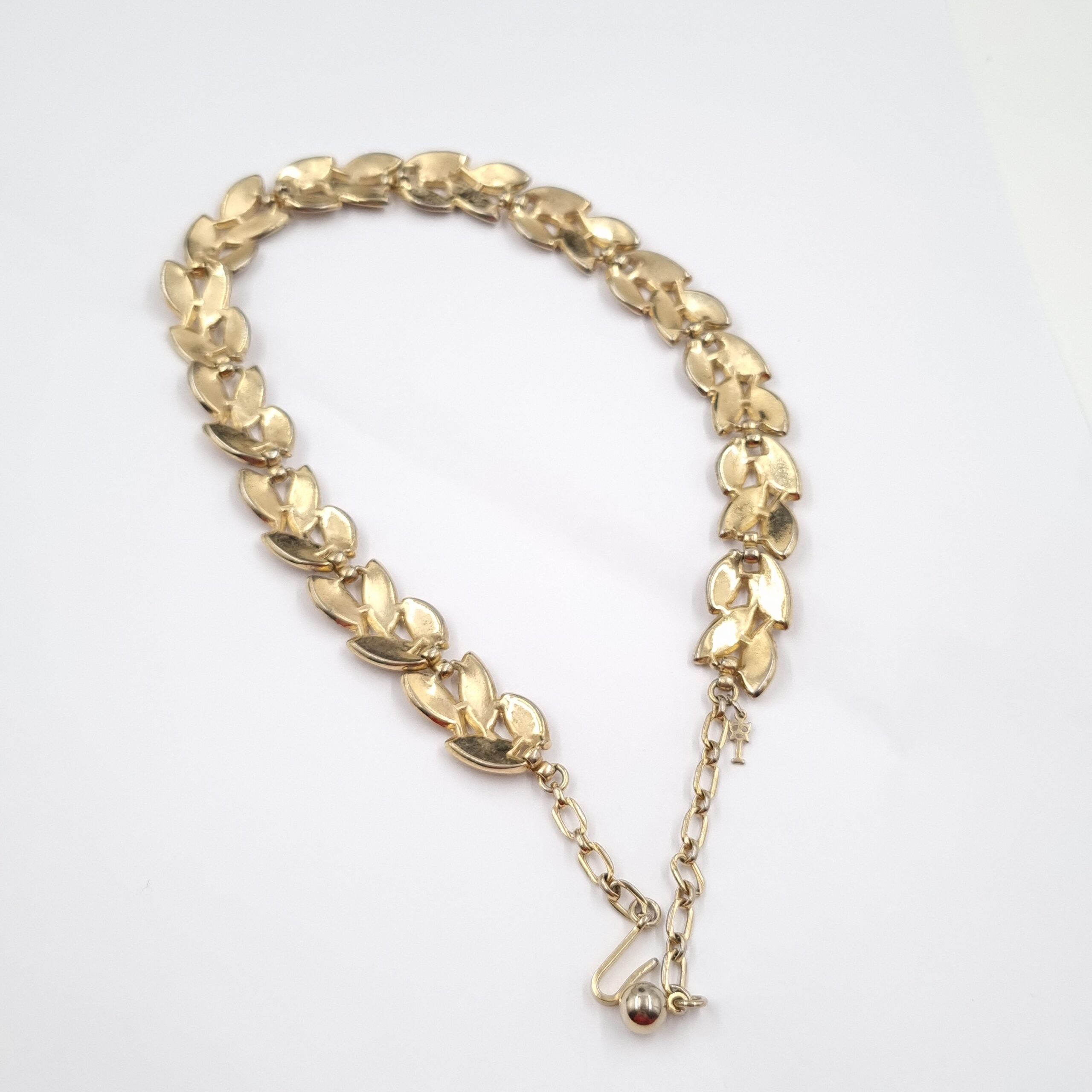 Crown Trifari Necklace Brushed Gold Tone Leaf Links c1960s - Image 4