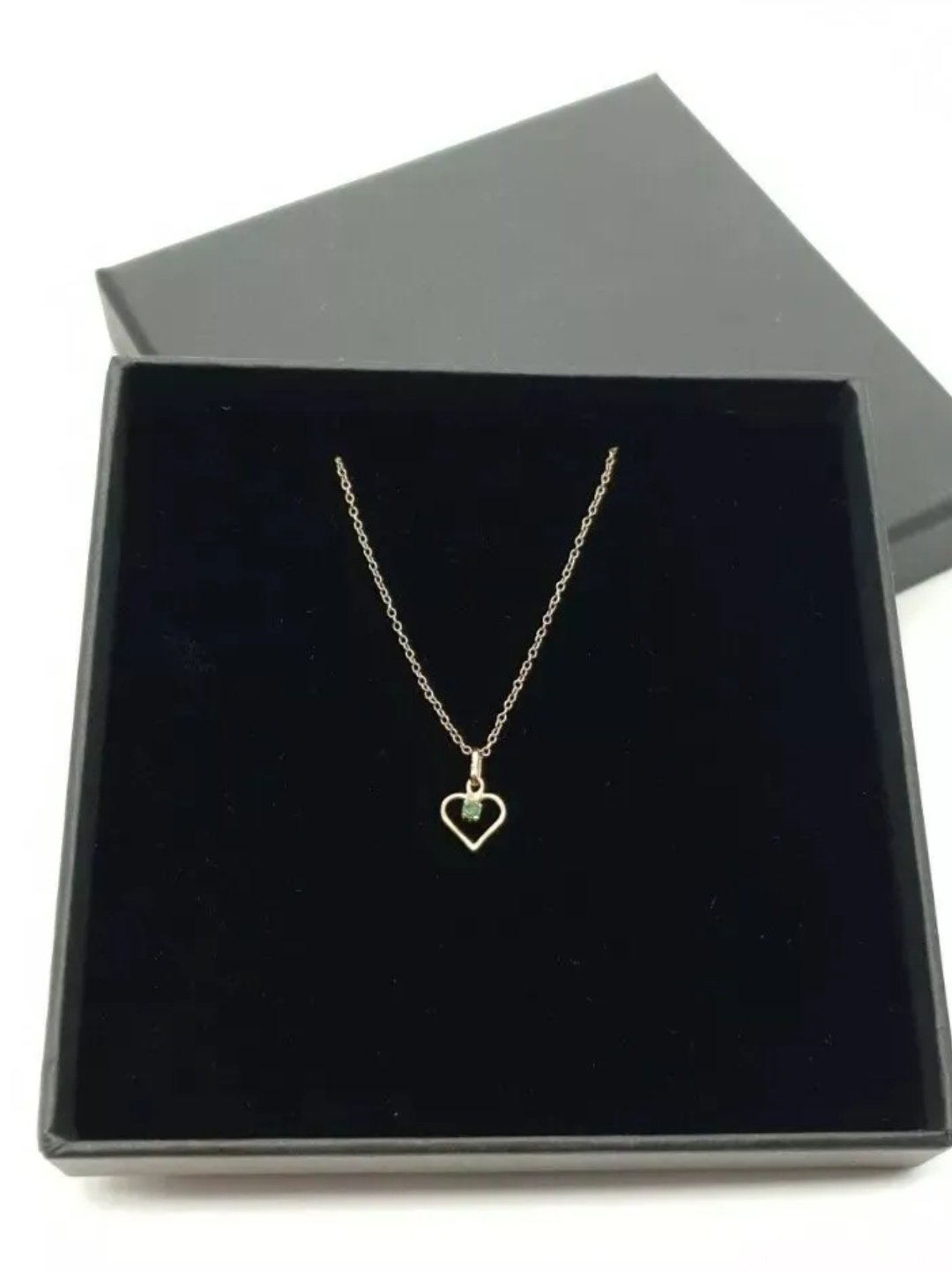 9ct Gold Heart Pendant Necklace Green Stone Centre 19in Chain - Image 3