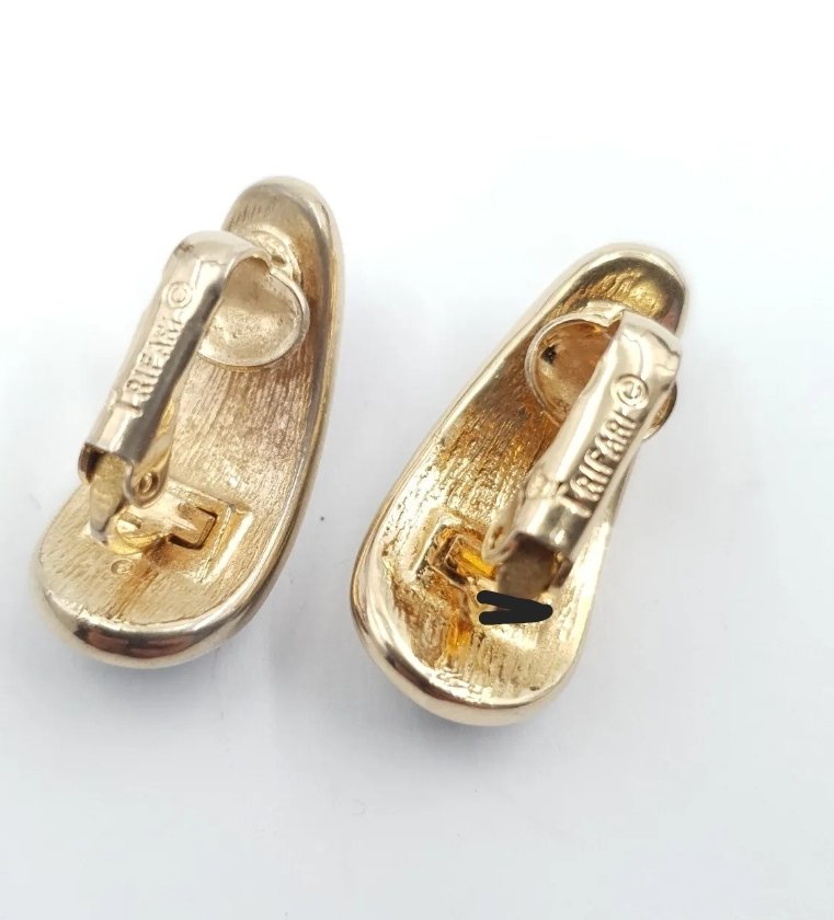 Crown Trifari Earrings in Blue Enamel. Vintage Clip Ons c 1960s - Image 2