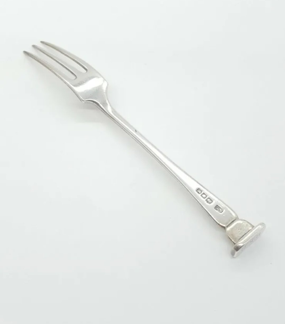 Antique Garrard & Co Sterling Silver Seal Top Fork Hallmarked London 1916 - Image 2