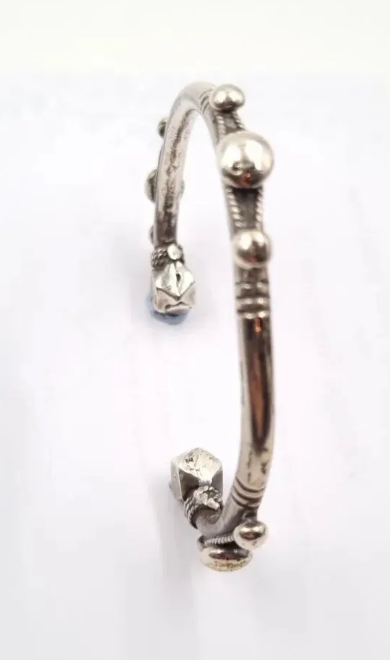 Egyptian Silver Nubian Cuff Bangle Handmade in Egypt. 800 Silver c 1965 / 67 - Image 3