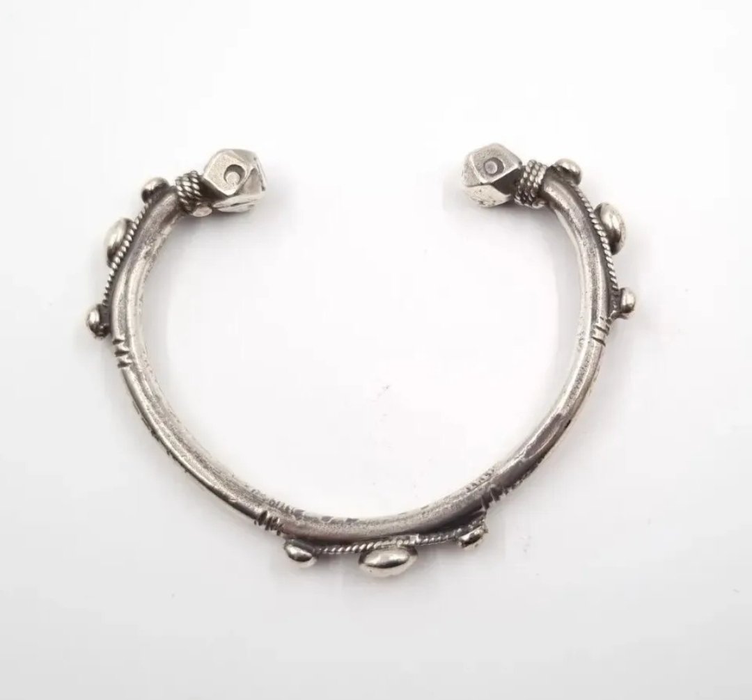 Egyptian Silver Nubian Cuff Bangle Handmade in Egypt. 800 Silver c 1965 / 67 - Image 2