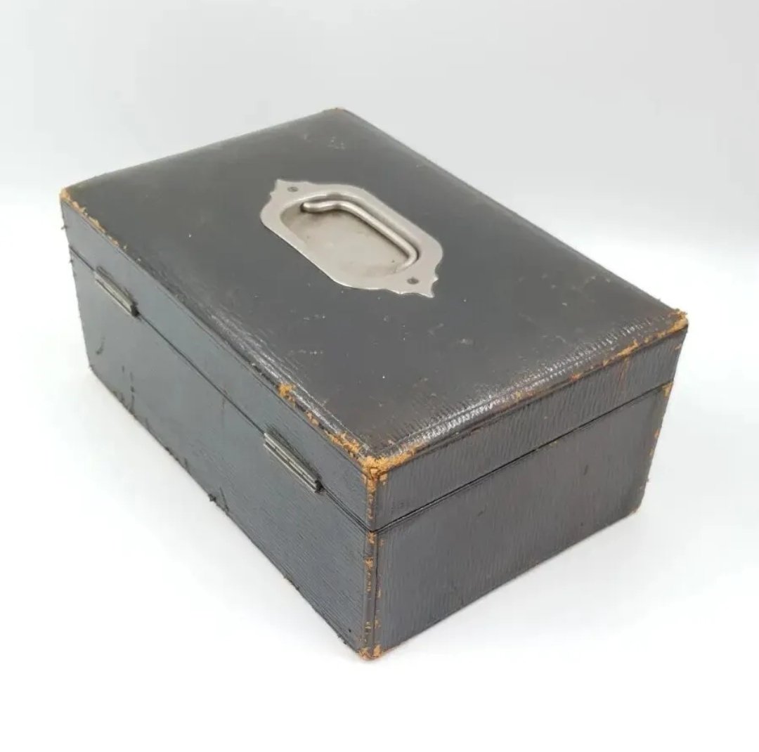 Large Edwardian Leather Jewellery Box With Tray & Key. Silk & Velvet Lined - Image 6