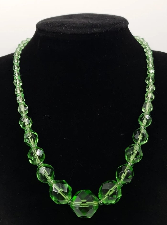 Art Deco Green Faceted Glass Beaded Necklace