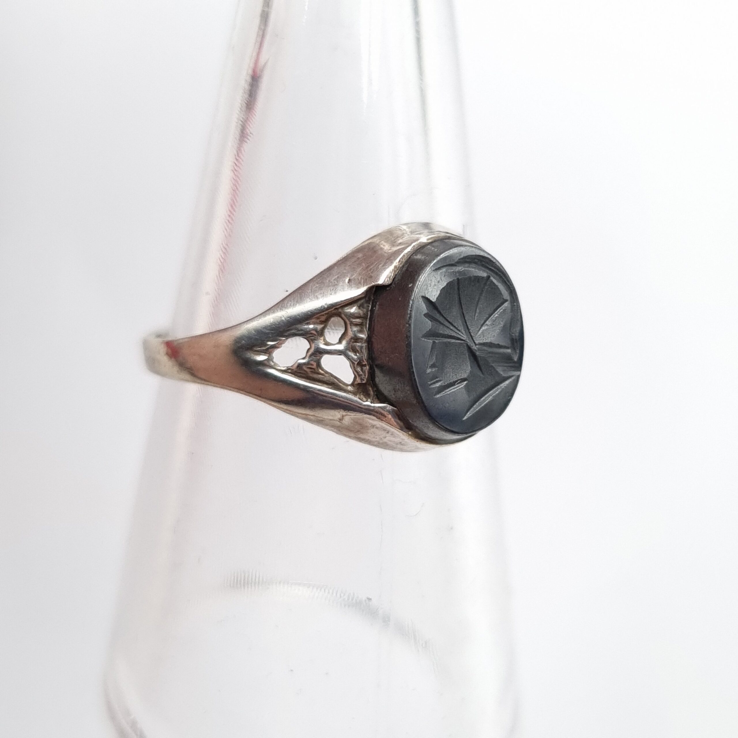 Silver & Hematite Intaglio Seal Ring Size O (US 7) Roman Soldier - Image 4