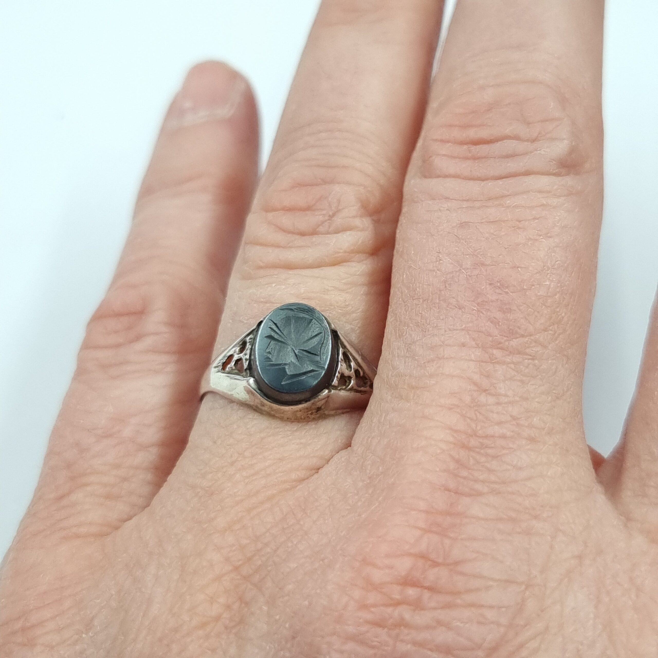 Silver & Hematite Intaglio Seal Ring Size O (US 7) Roman Soldier - Image 2