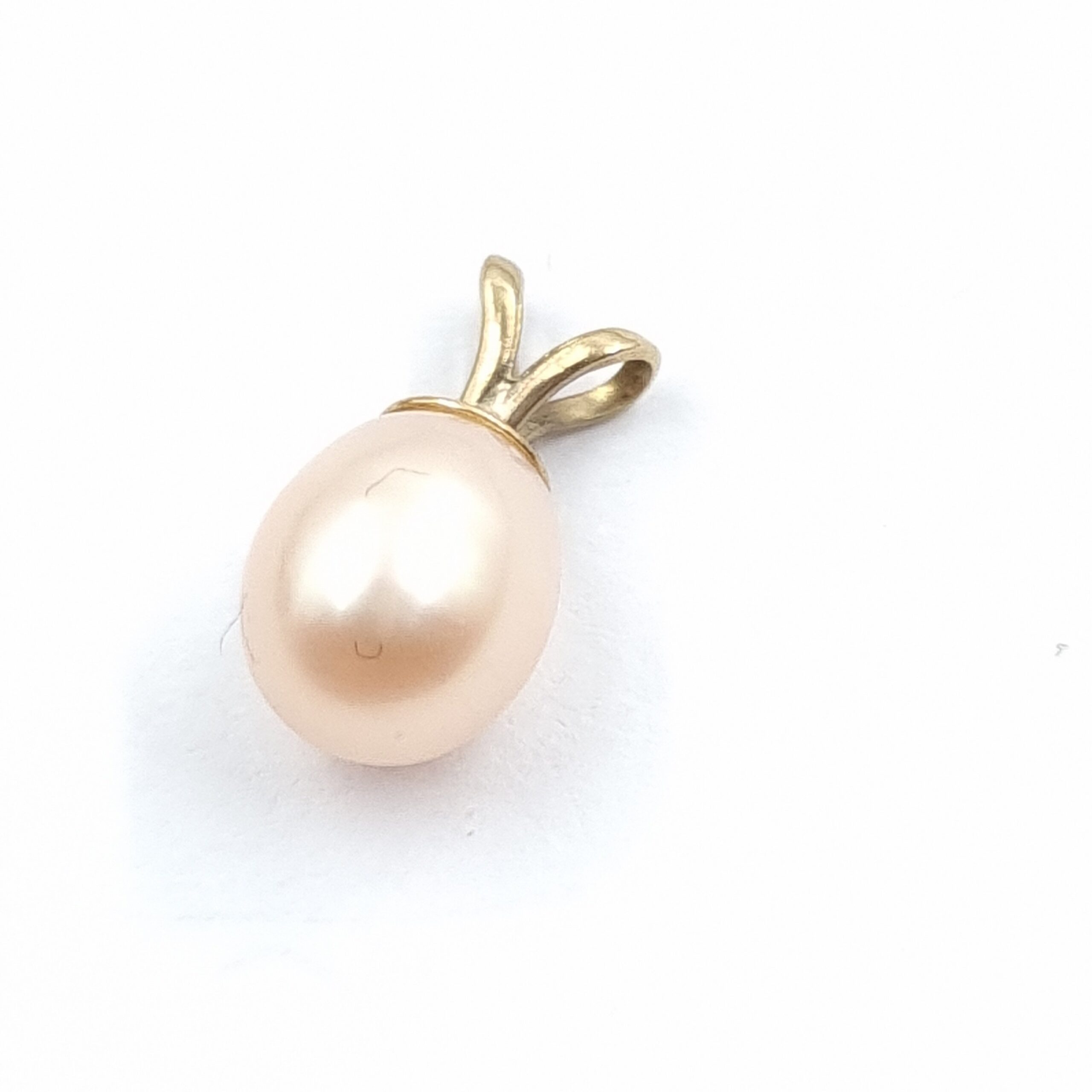 Freshwater Pearl Pendant with Yellow Gold Mount - Image 2