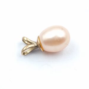 Freshwater Pearl Pendant with Yellow Gold Mount