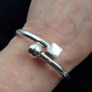 Ball & Cube Bypass Bangle 925