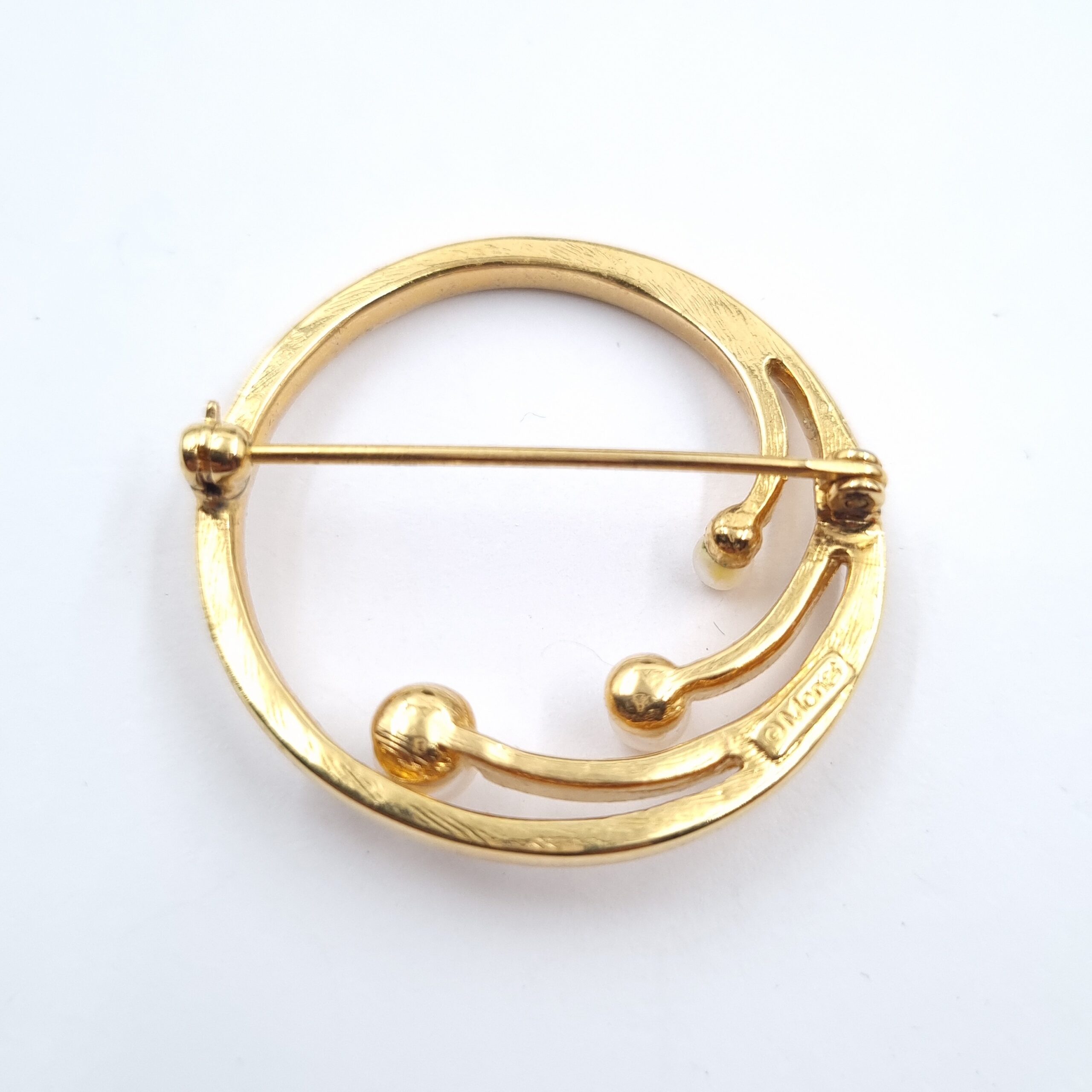 Classic Monet Brooch Gold Plated Round Design with Faux Pearls - Image 2