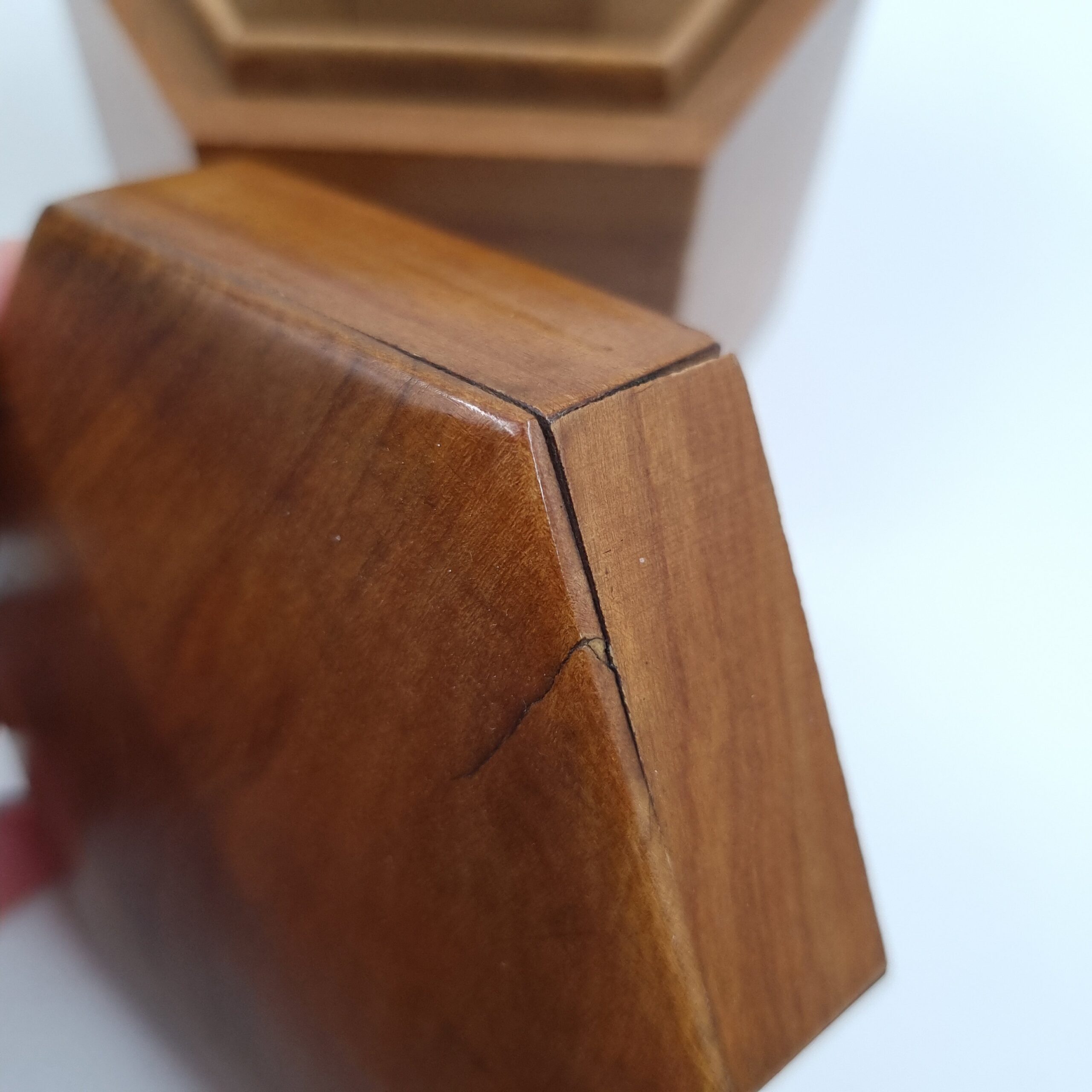 Swan Down Powder Puff in Wooden Hexagonal Box - Image 6