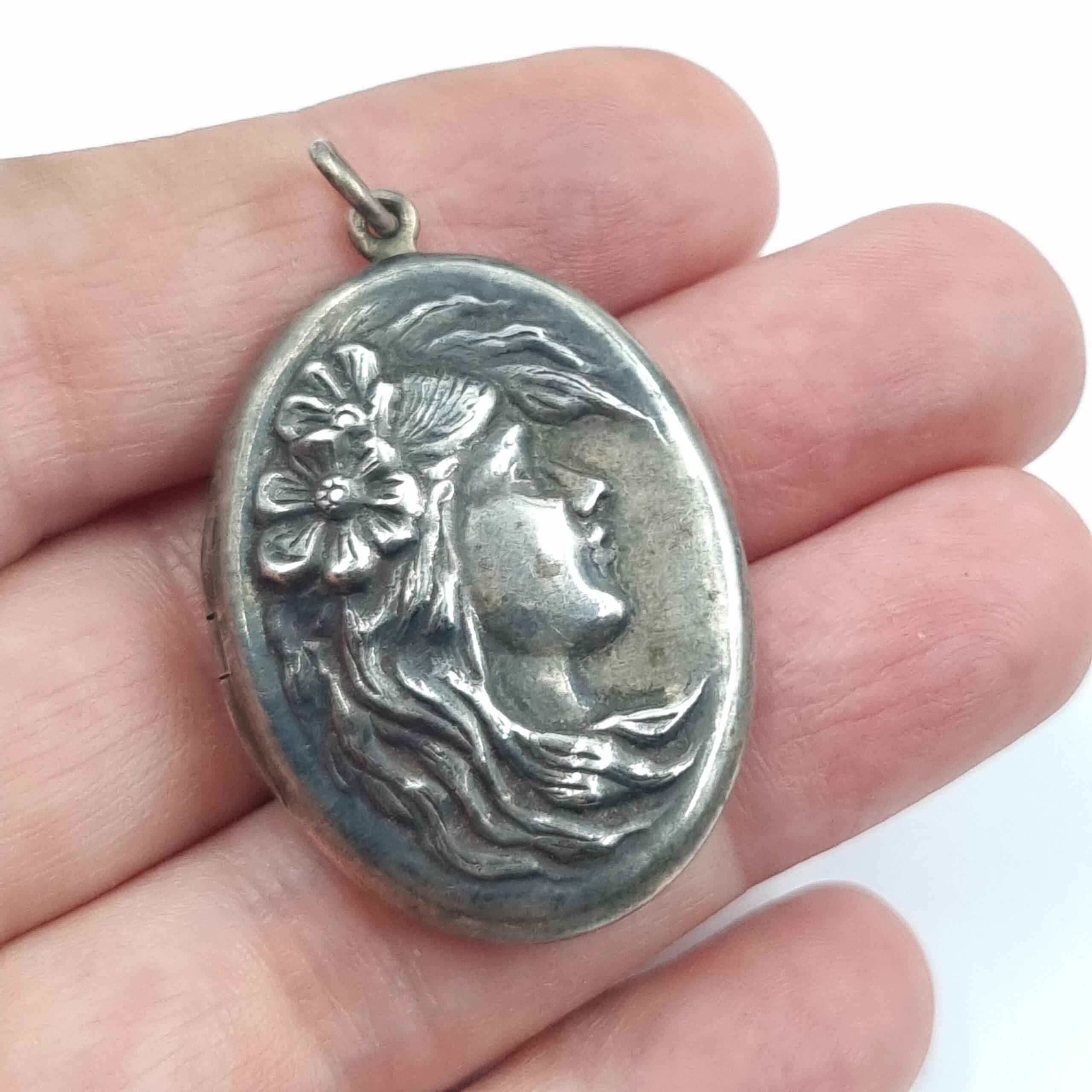 Art Nouveau Sterling Silver Locket Repoussé Lady / Goddess - Image 3
