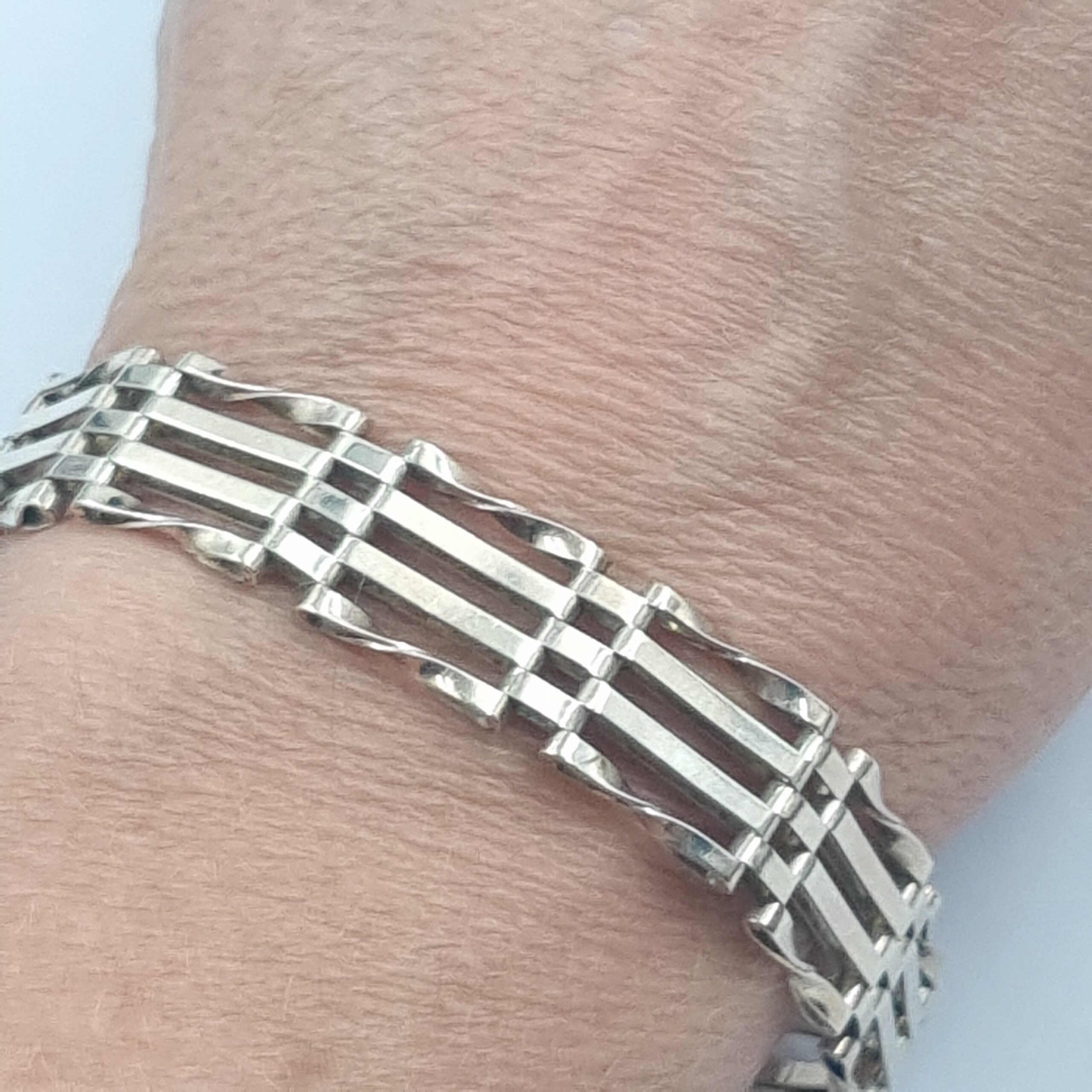 Vintage Solid Silver Gate Bracelet Padlock Clasp Hallmarked 1970s - Image 5