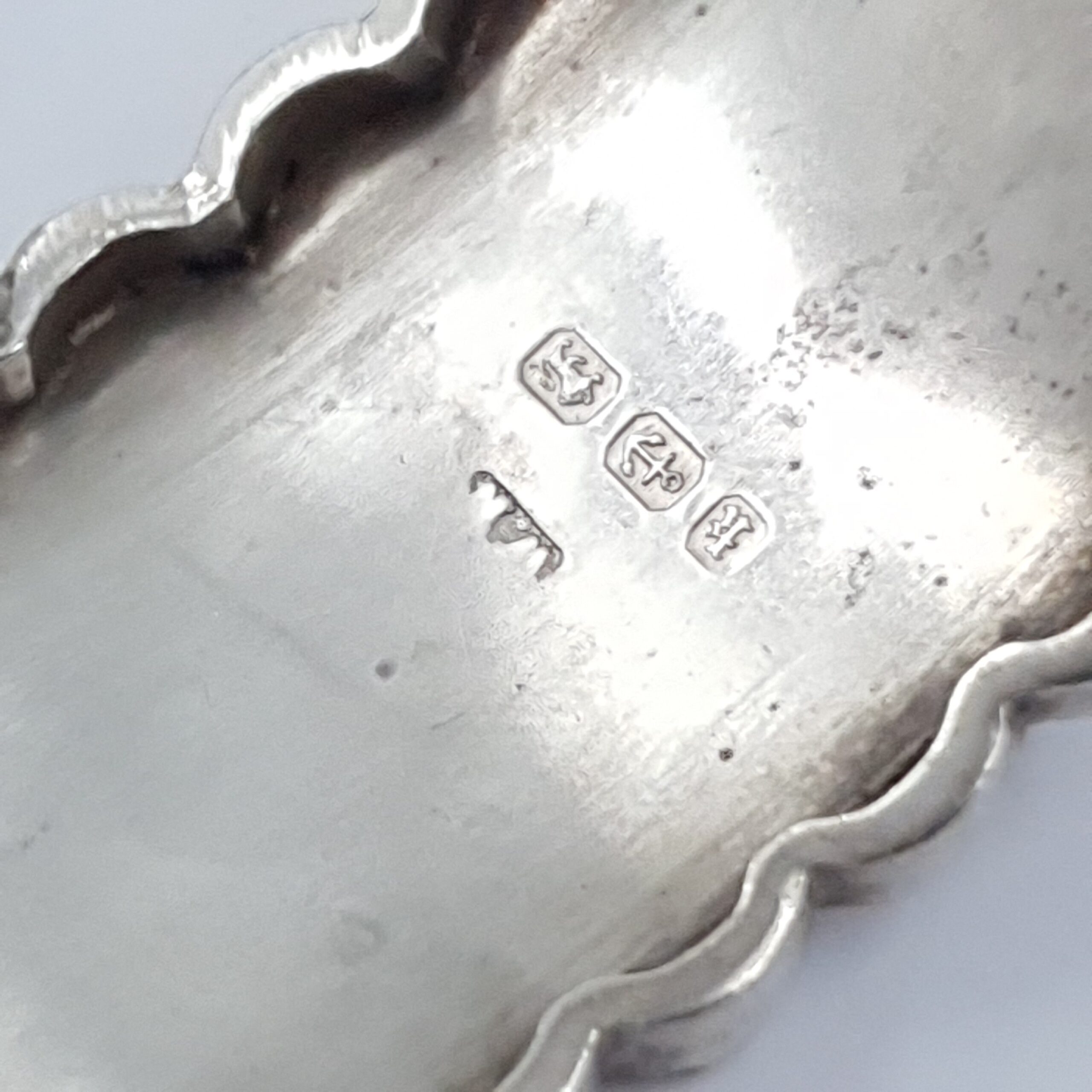 Victorian Aesthetic Movement Silver Bangle Hallmarked 1884 Scallop Edge - Image 3