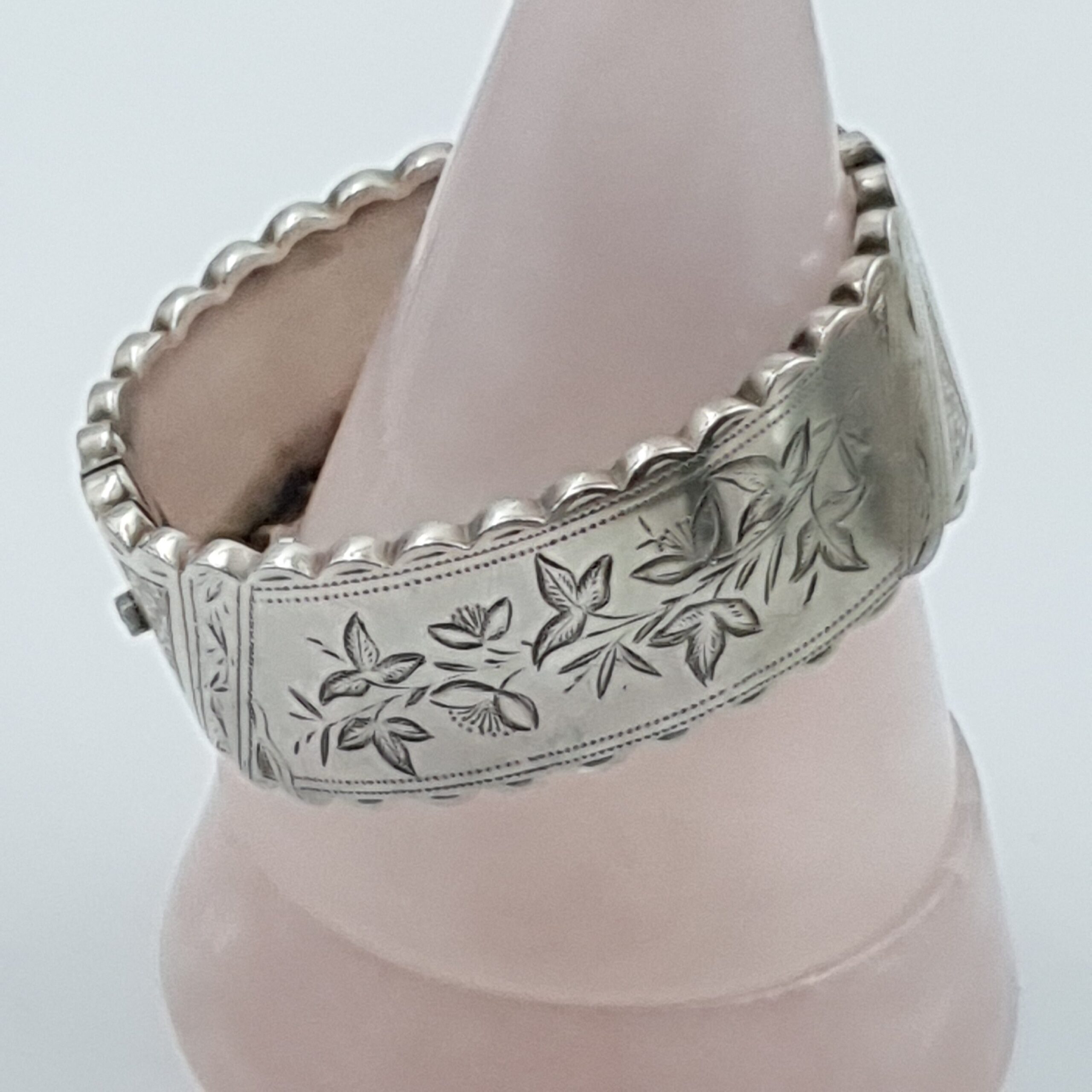 Victorian Aesthetic Movement Silver Bangle Hallmarked 1884 Scallop Edge - Image 4