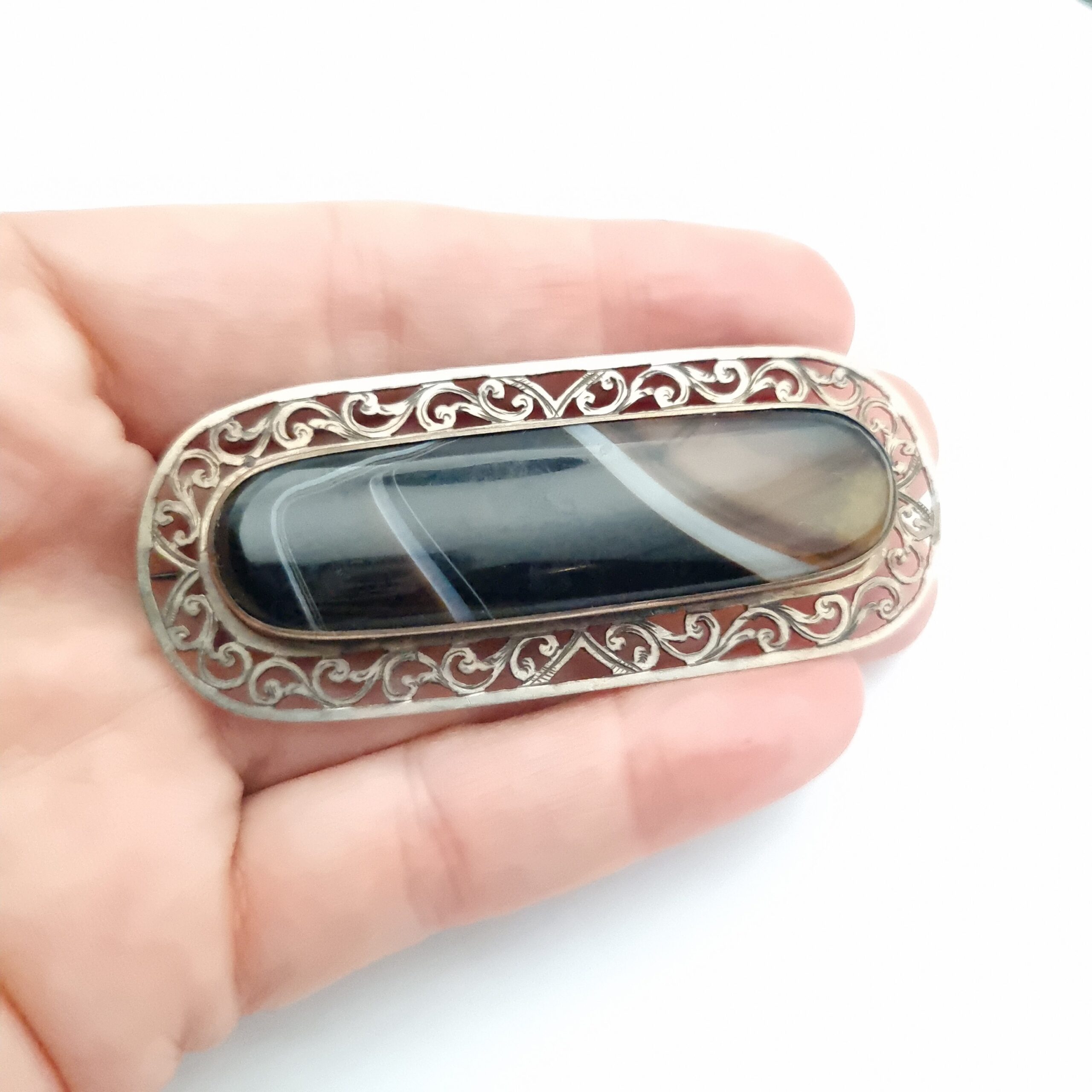 Victorian Banded Agate Brooch in Silver Filigree Mount Oblong - Image 2