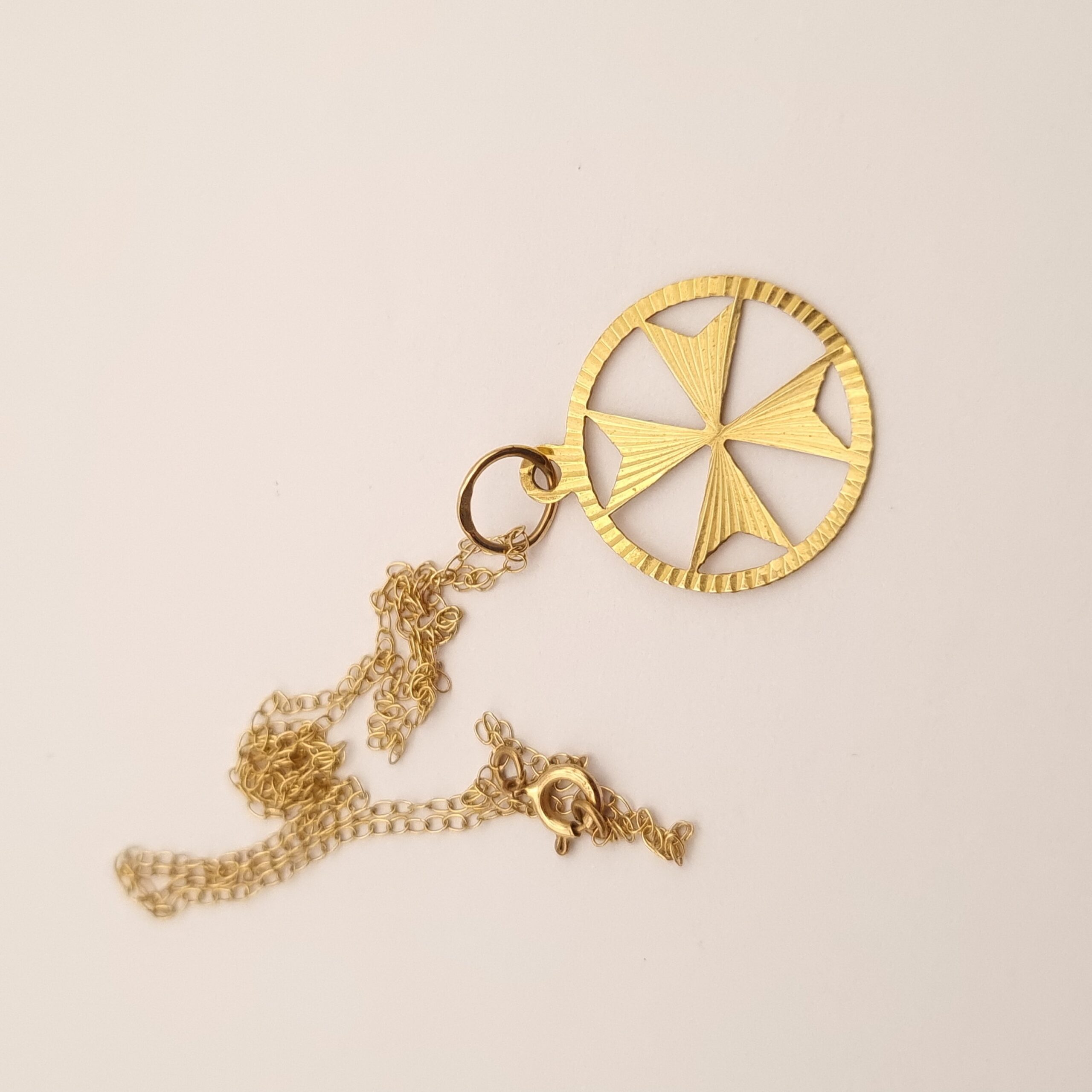 9ct Gold Maltese Cross Pendant Necklace Vintage c 1970s - Image 5