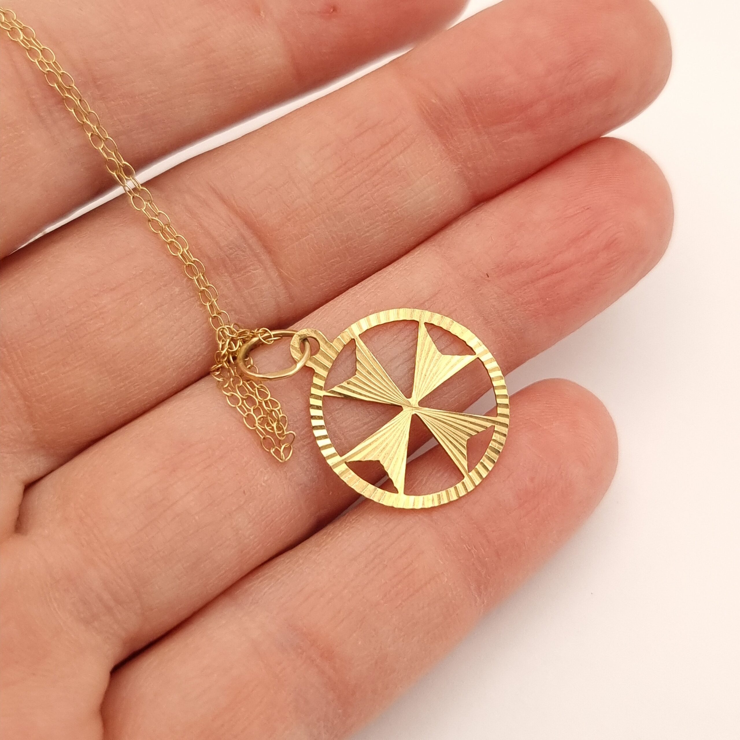9ct Gold Maltese Cross Pendant Necklace Vintage c 1970s - Image 4