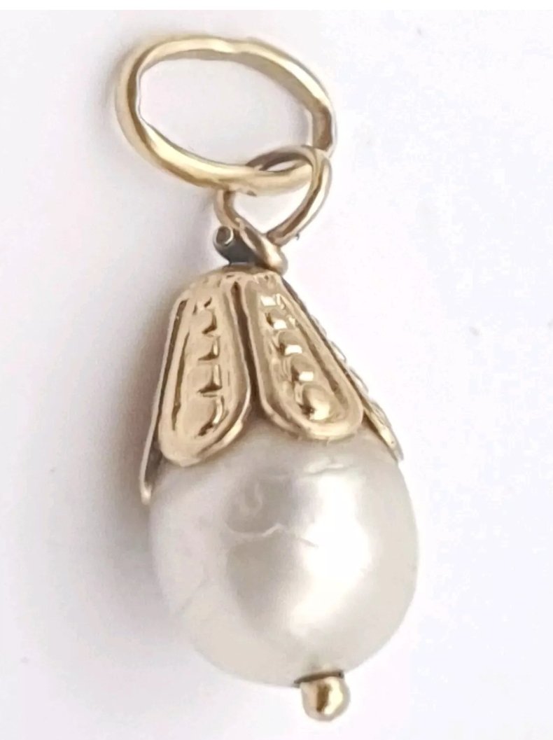 18k Gold & Freshwater Pearl Pendant