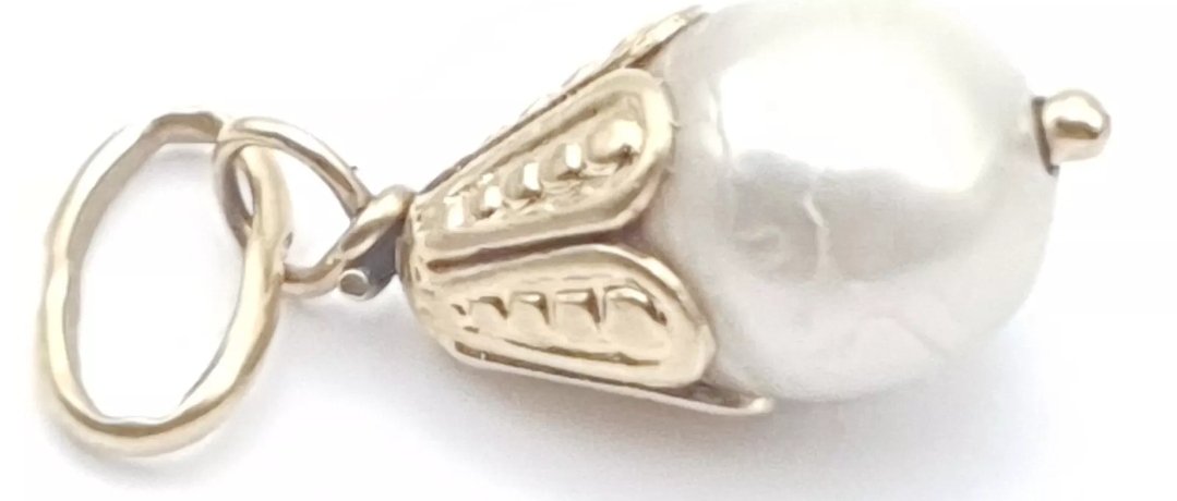 18k Gold & Freshwater Pearl Pendant