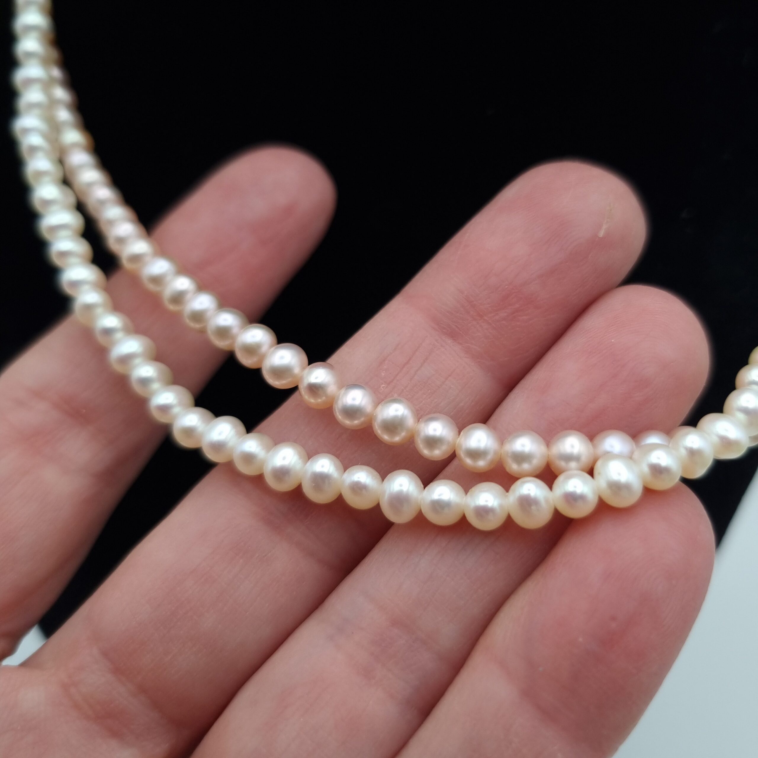 Double Strand Pearl Necklace Gold Clasp Pink White Boxed - Image 3