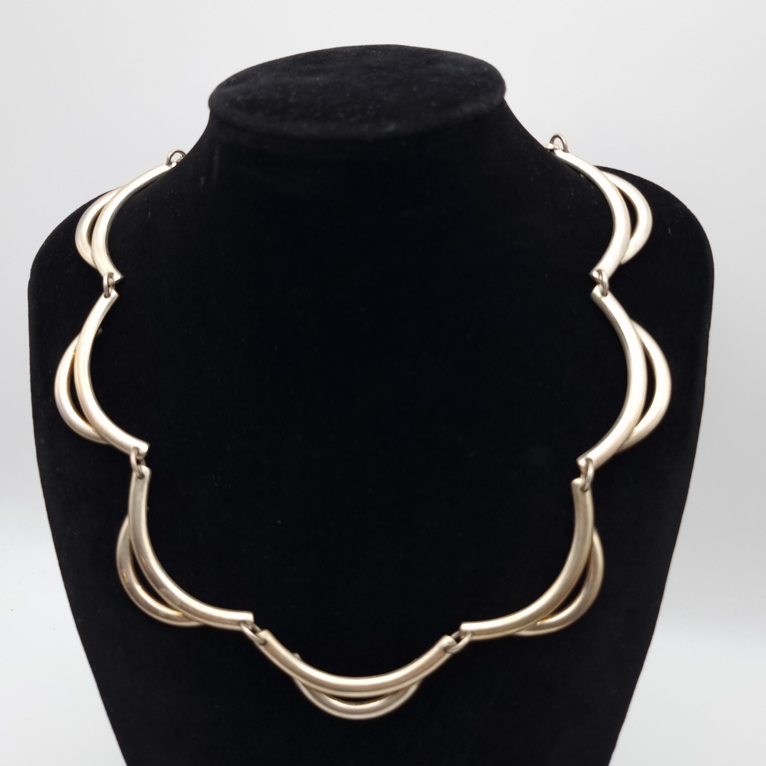 Solid Silver Scalloped Necklace Heavy Modernist Style Hallmarked London TS - Image 4