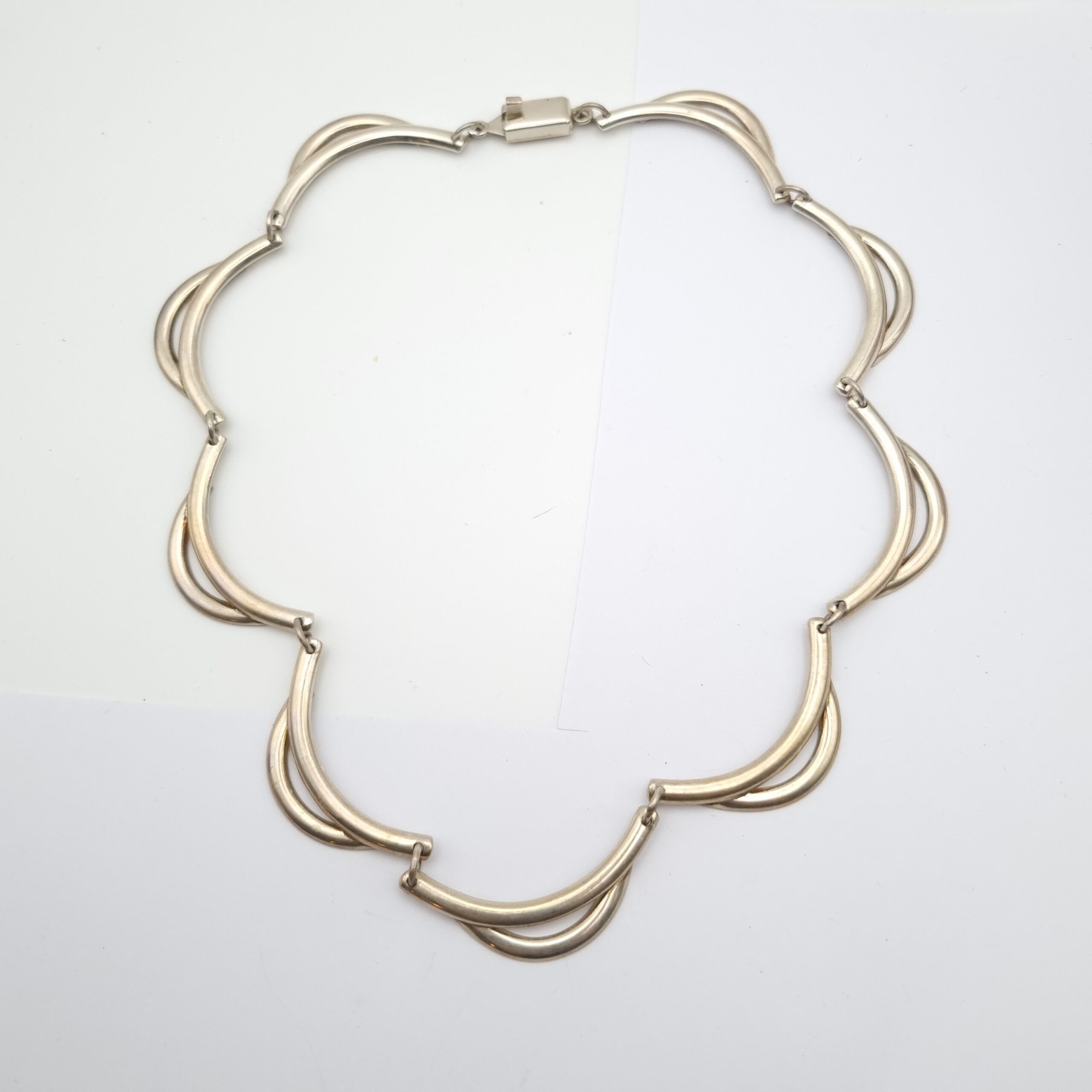 Solid Silver Scalloped Necklace Heavy Modernist Style Hallmarked London TS - Image 3